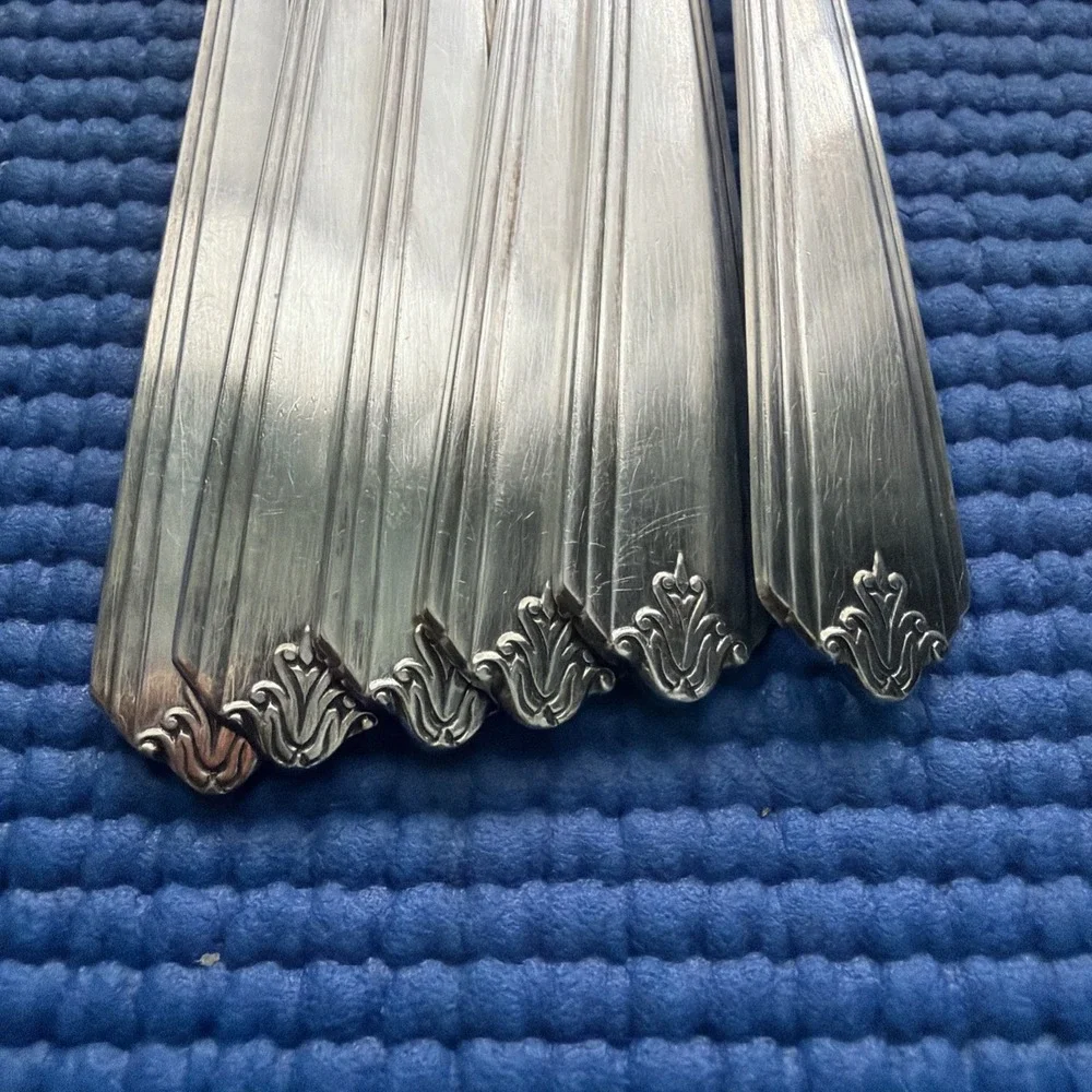 1881 Rogers Stainless flatware 6 Dinner FORKS, 7